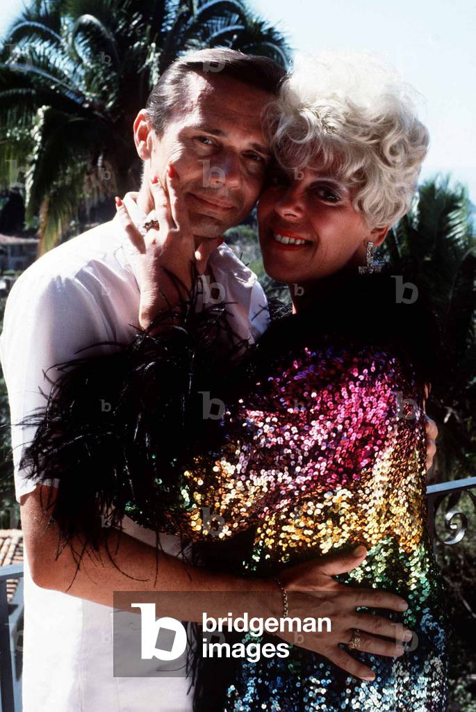 Actress Julie Goodyear with her husband Richard Skrob enjoying an exotic first wedding anniversary in the resort of Puerto Vallarta in Mexico. January 1986 (b/w photo)