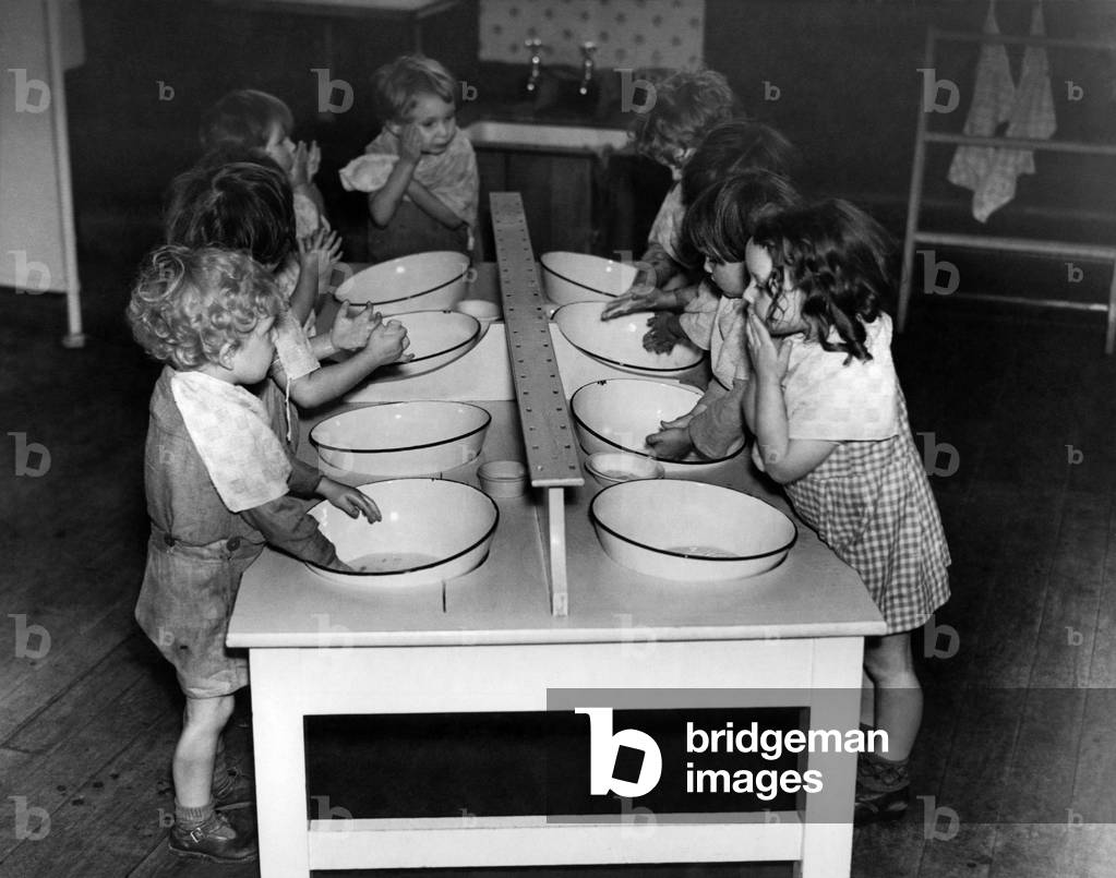 Young children learn to wash & clean themselves 5th November 1943 (b/w photo)