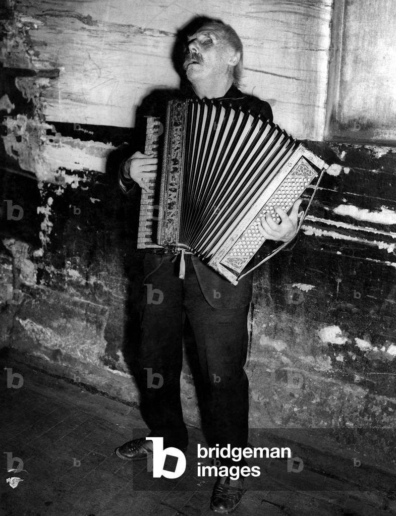 Busker Gus Andrews. Gus was once a famous British actor - he is still a great showman.
