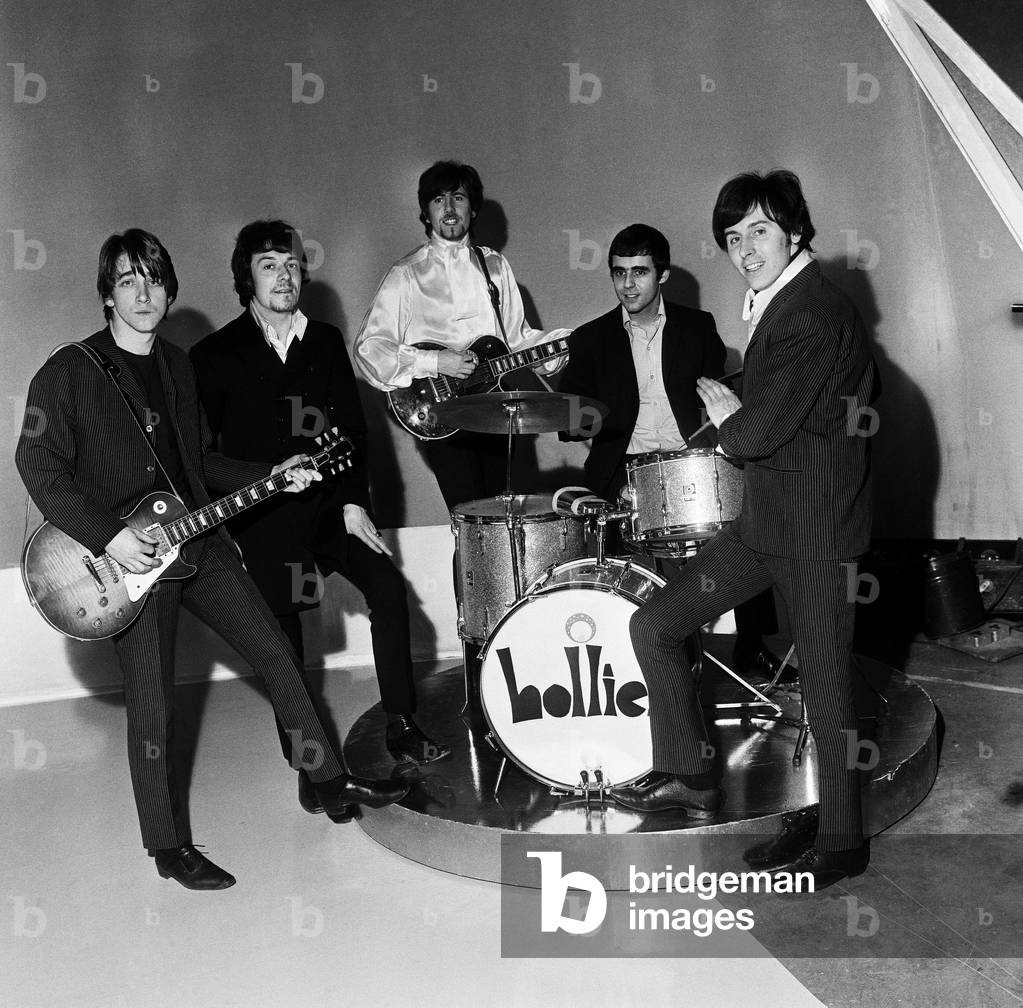 Manchester pop group The Hollies pictured with their stand-in drummer Tony Mansfield during rehearsals for the ABC television show Doddy's Music Box at the ABC studios. 9th March 1967 (b/w photo)