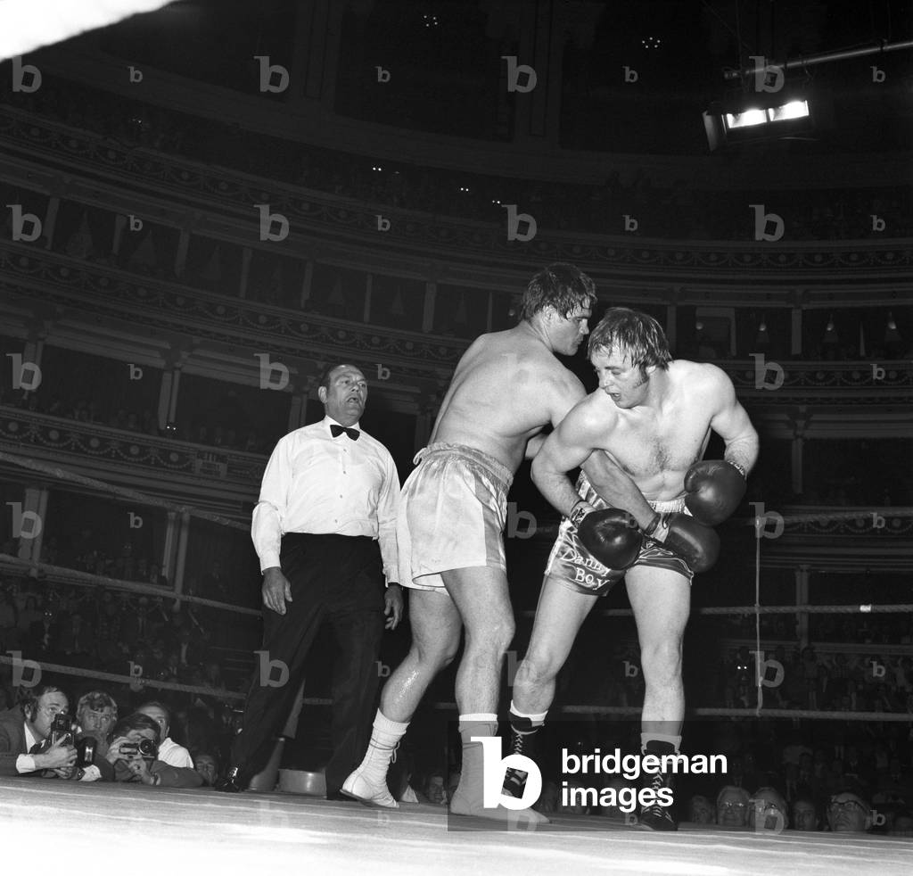 Danny McAlinden vs Richie Yates at the Royal Albert Hall, 29th April 1975 (b/w photo)