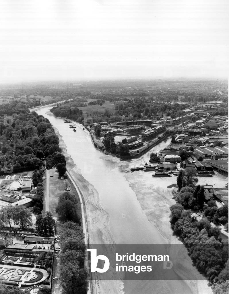 The River Thames at Kew South of Brentford, Middlesex, Kew Gardens, left foreground
May 1976