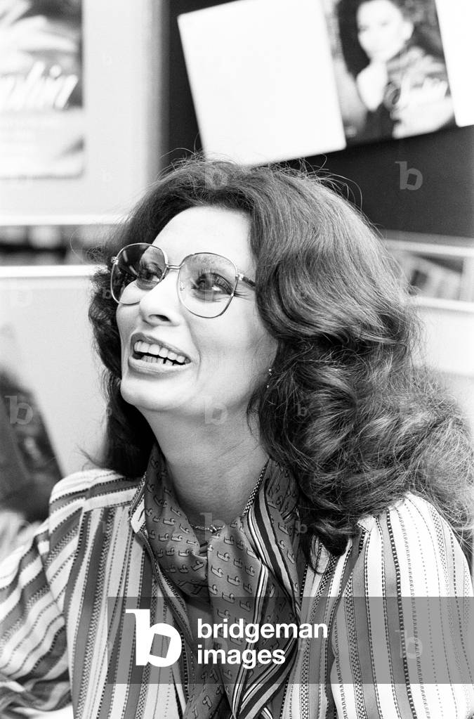 Sophia Loren, Actress at Hudson's Bookstore in Birmingham to promote her new book, Sophia, Living and Loving, Her Own Story Told In Her Own Words, pictured, Thursday 29th March 1979 (b/w photo)