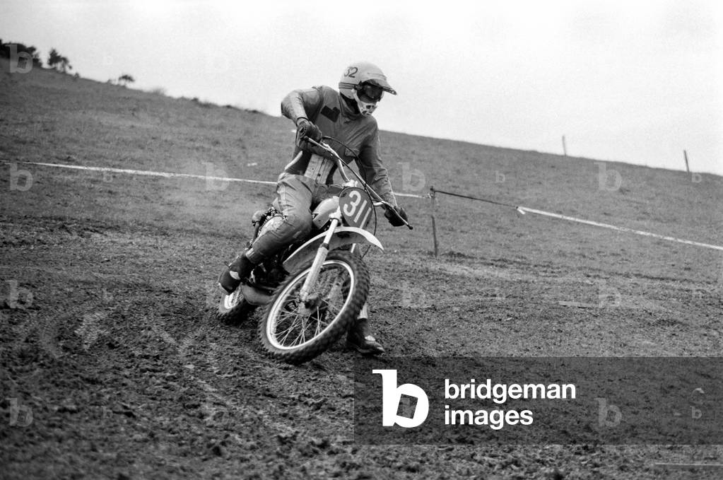 Schoolboys Scramble, March 1975 (b/w photo)