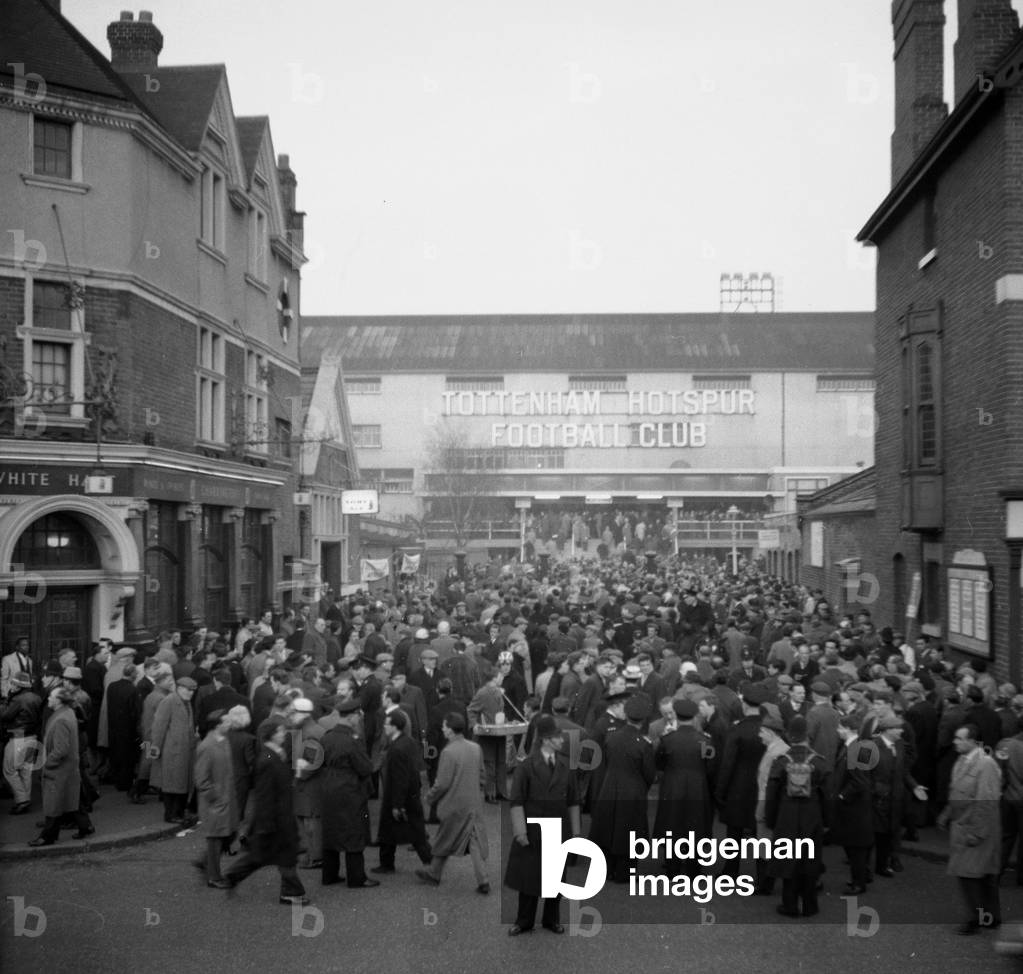 1961/62 Season European Fairs Cup Tottenham Hotspur v Benfica. Crowds queue up outside the ground before the match at White Hart Lane April 19621962 - 707 (photo)