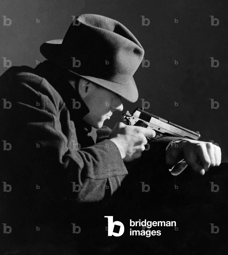 Gunman, studio shoot for Mirror feature 14th November 1943 (b/w photo)