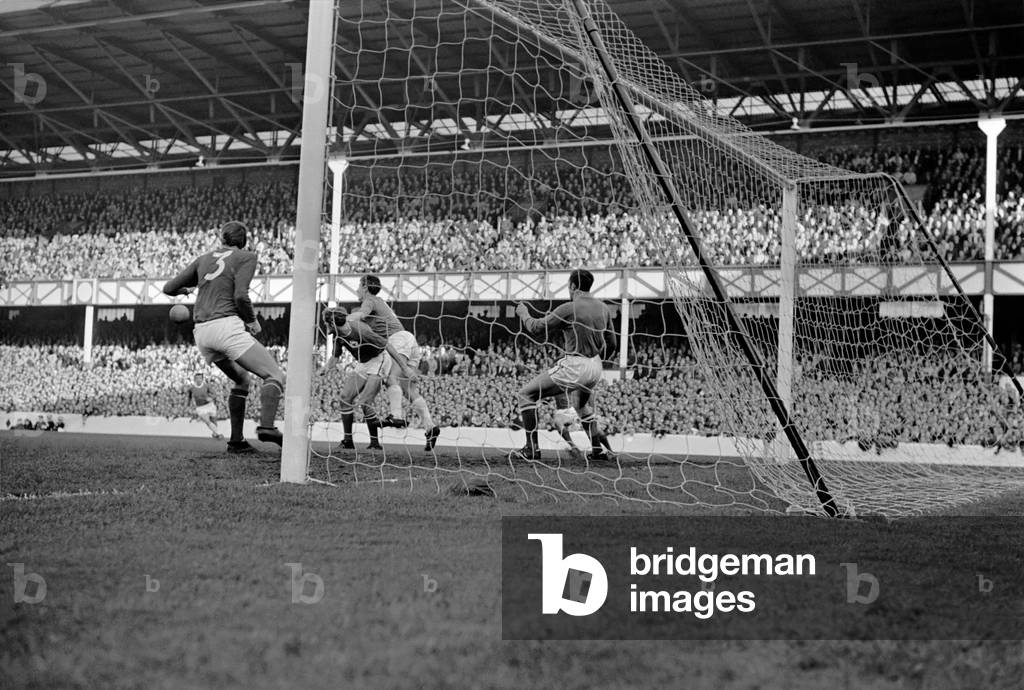 Sport. Football. Everton v. Nottingham Forest. Action from the match. November 1969 (photo)