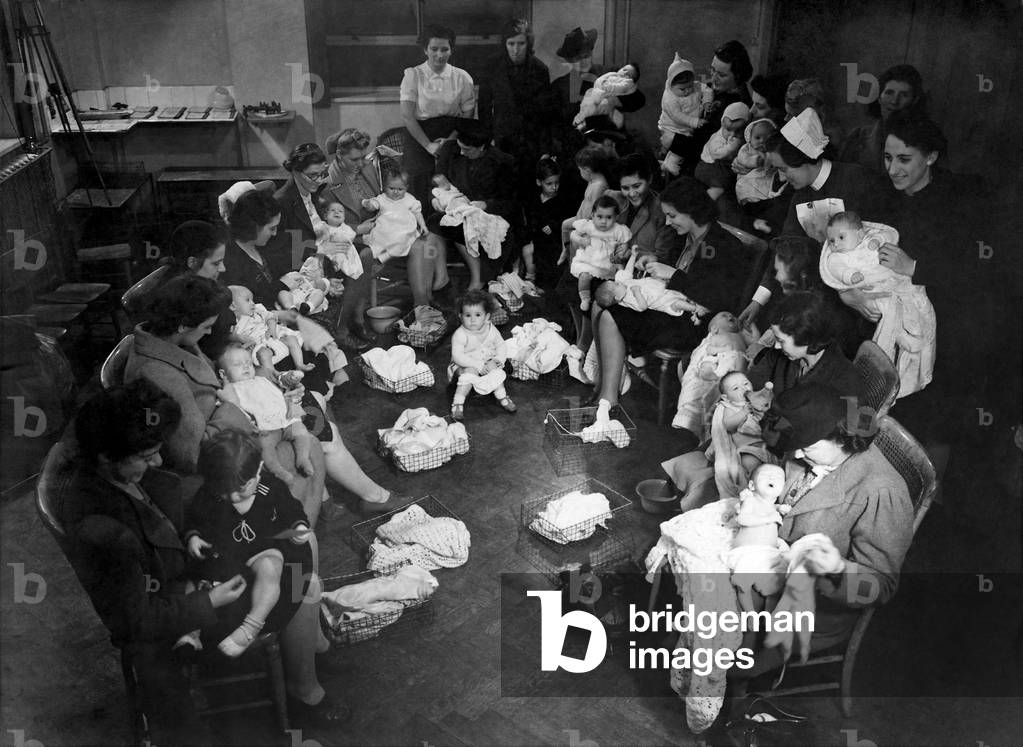 Mothers and their new born babies group meeting at the children's welfare clinic at University College Hospital
October 1943