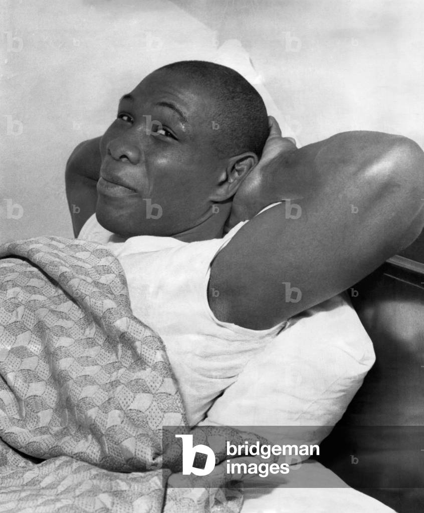 American Boxer Sonny Ray Relaxes in bed at London Cumberland Hotel after his Journey from the U.S.A. Ray is to fight Scottish Boxer Chic Calderwood, November 1960