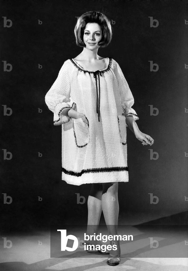 Clothing Fashions: Lisley Adams. October 1965 (b/w photo)
