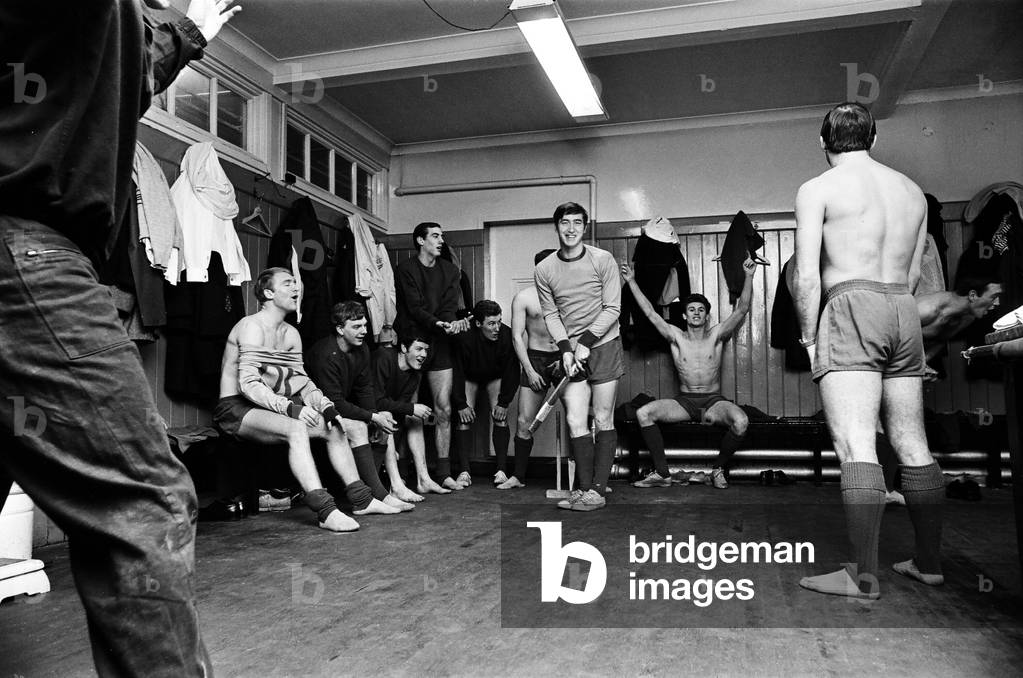Wolverhampton Wanderers team playing cricketin the dressing room14/01/1966 (photo)