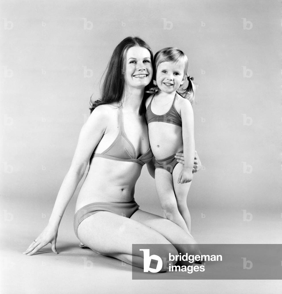 Model Bertie Meaden and Daughters, March 1975 (b/w photo)