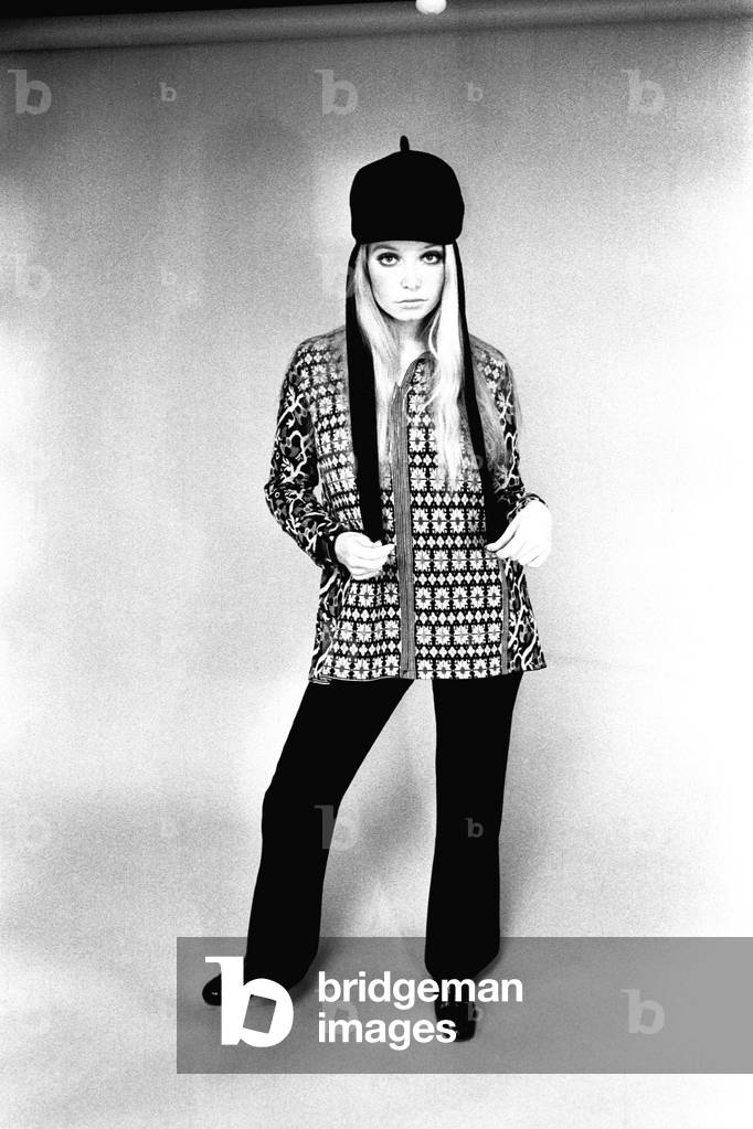 A model wears a kaftan and trousers for a fashion shoot, 13th April 1970 (b/w photo)