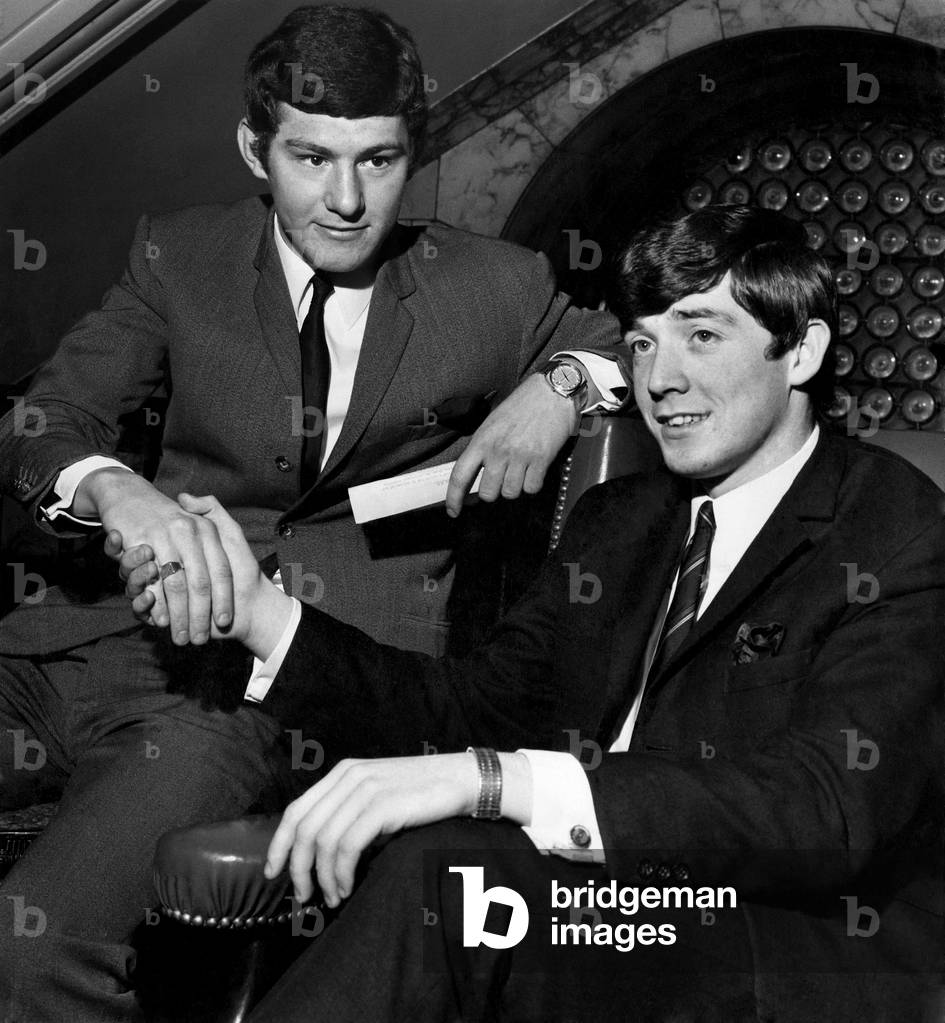 Manchester United's Brian Kidd (left) with Joe Kinnear of Tottenham Hotspur. March 1968 (photo)