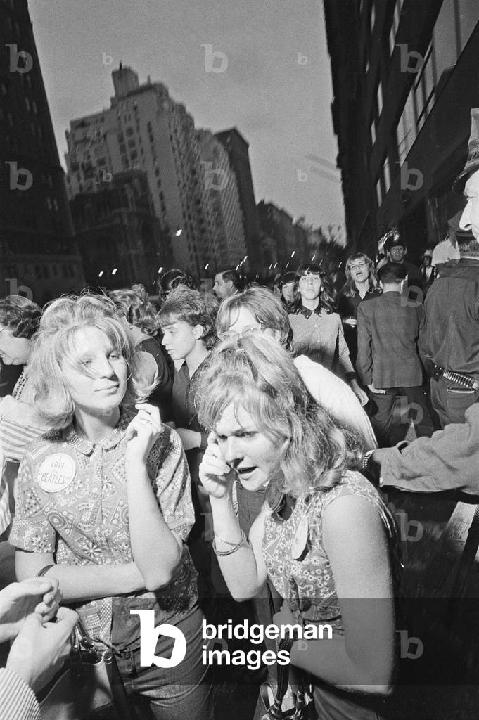 The Beatles in New York City, on their North American Tour ahead of their concert to be held at Forest Hills. Cheering fans gathered outside the Delmonico Hotel in New York where the band are staying. 28th August 1964 (b/w photo)