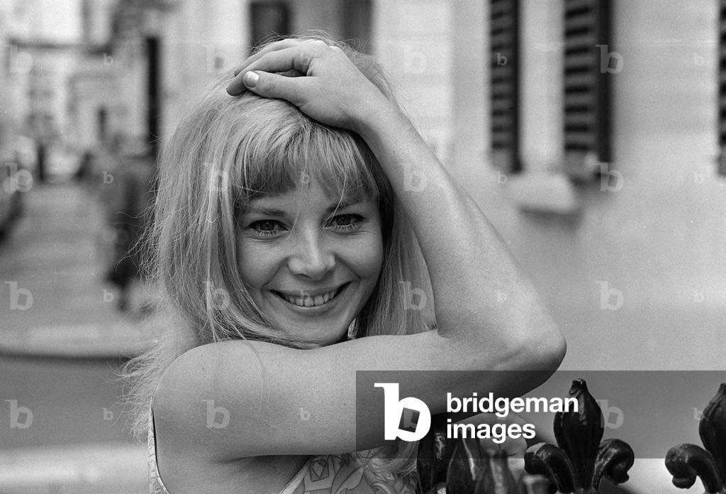British actress Barbara Ferris who played barmaid Nona Williams in the television programme Coronation Street, 
23/06/1966 (b/w photo)