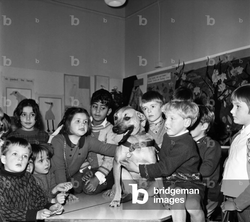Lady with some of the children of Primet Primary school, Colne today. Z11251-002