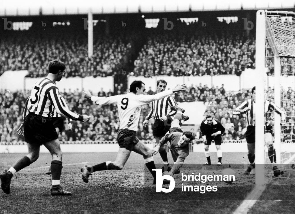 Southampton 1-2 Tottenham Hotspur, league match at The Dell, Saturday 11th November 1967. MacLaren dives, Gilzean (No9)lunges as Jones shot rolls in for Spurs 2nd goal (photo)