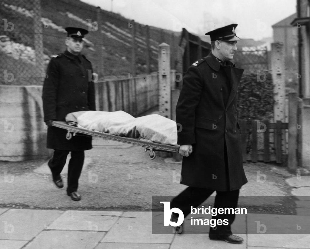 Iris Miriam Deeley - WAAF - murdered by Gunner Ernest James Harman Kemp of the Royal Artillery near Well Hall Railway Station, Eltham on Valentines Day, 14th February 1944 (b/w photo)