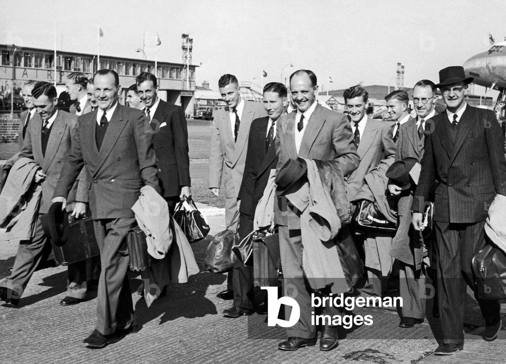 The South African cricket team arrive at London airport.
24th April 1955.