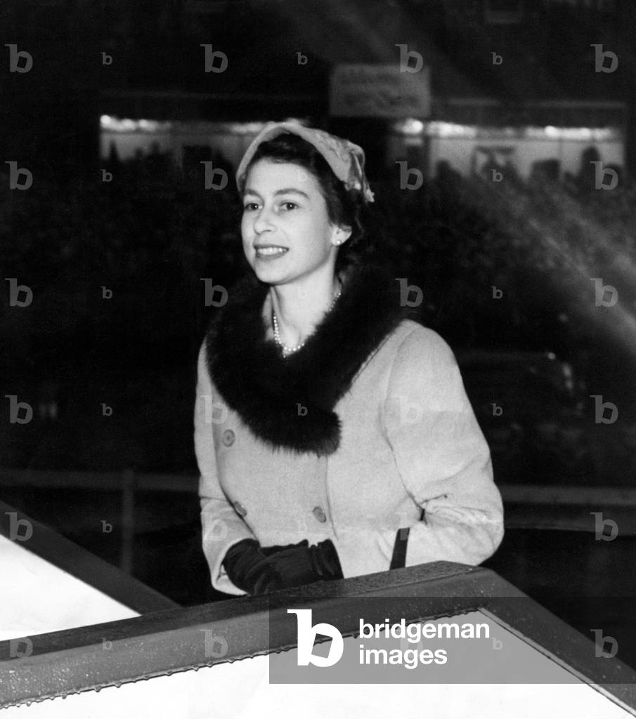 Queen Elizabeth II on North East visit, 29/10/1954 (b/w photo)