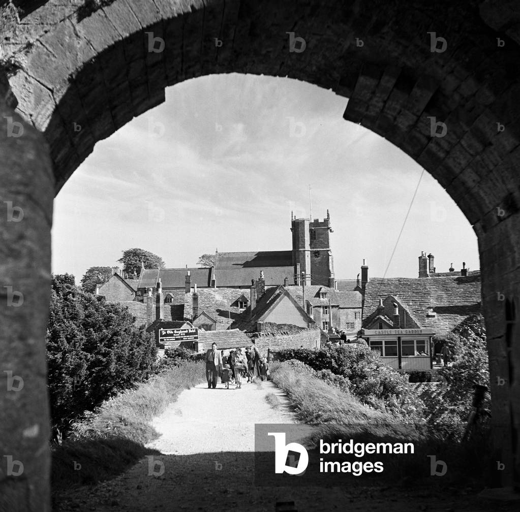 Corfe Castle village, Dorset. Circa 1952 (b/w photo)