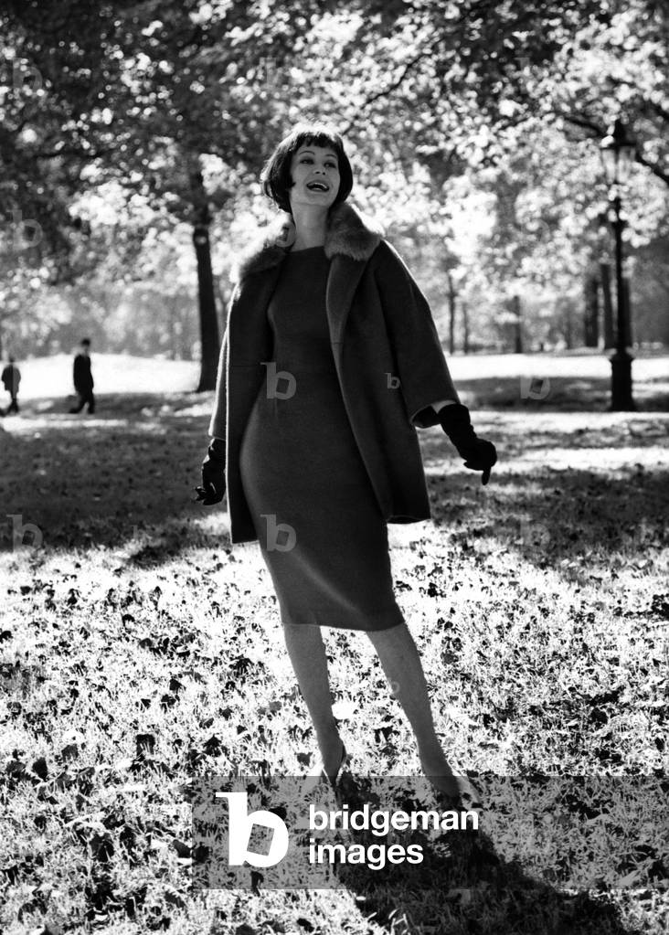 Fashion 1960s. That's why the lady is a vamp! (photo)