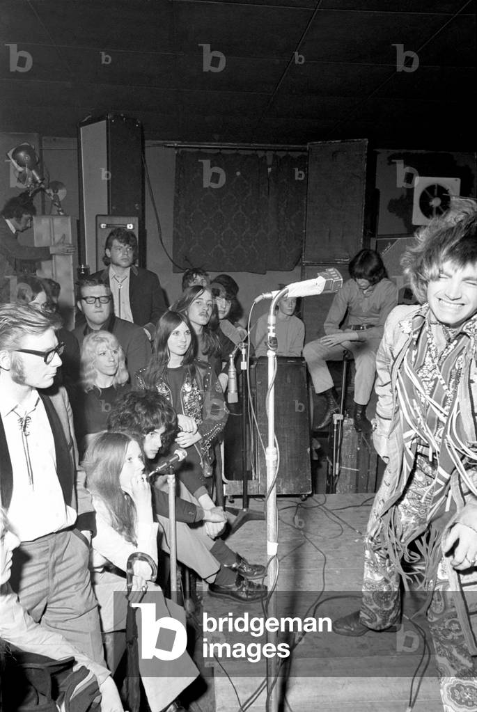 Screaming Lord Sutch returned to the London stage after an absence of four years. More than 400 fans, crowded the tiny Country Club, Haverstock-hill, Hampstead, Several pop celebrities, including Keith Richard of The Rolling Stones, Keith Moon of The Who and Spencer Davis, were there to lend moral support. April 1970 (b/w photo)