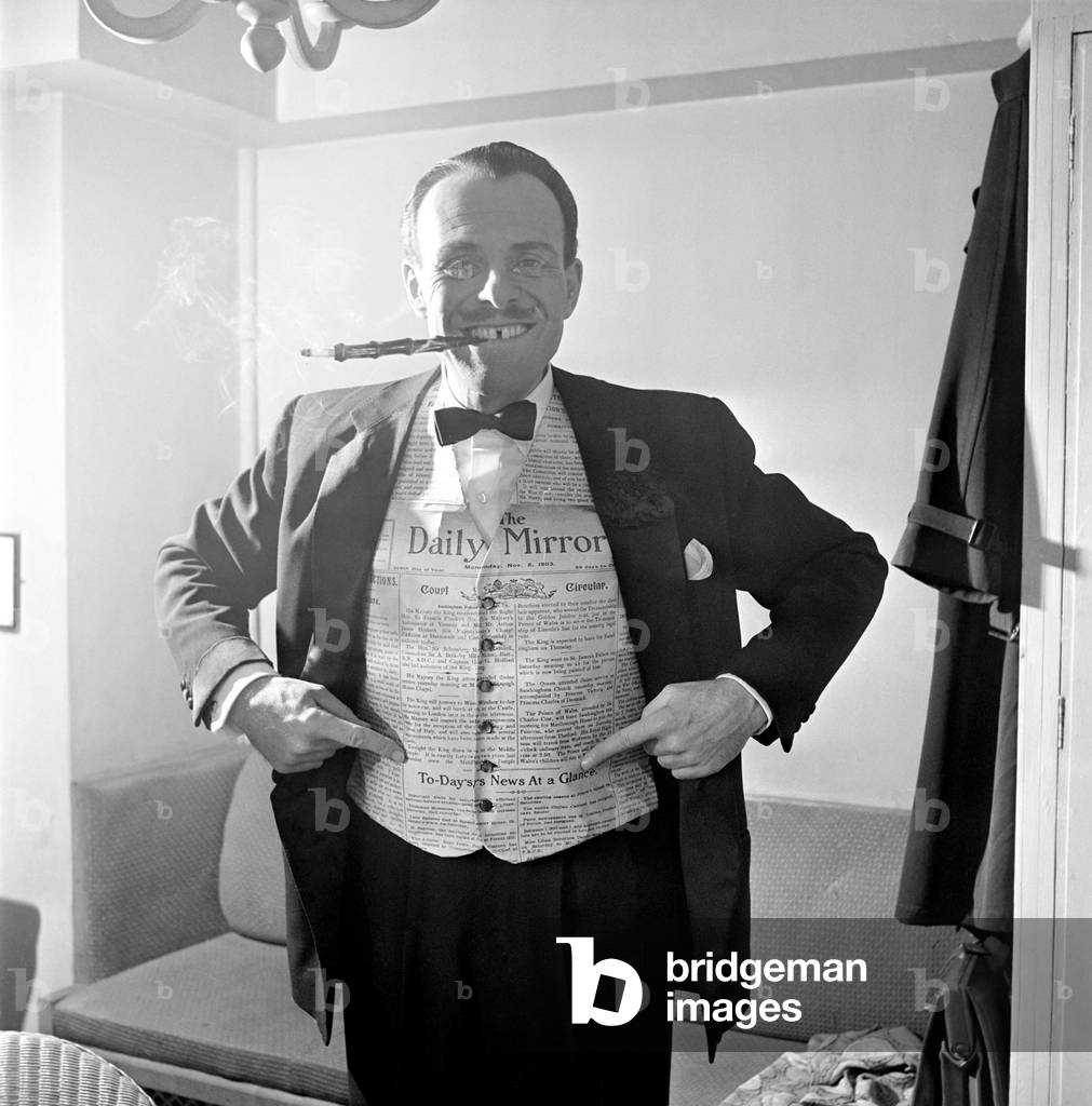 Terry Thomas tries out the waistcoat designed using the Daily Mirror at the Palladium Theatre where he is appearing, prior to attending the dinner. November 1953
