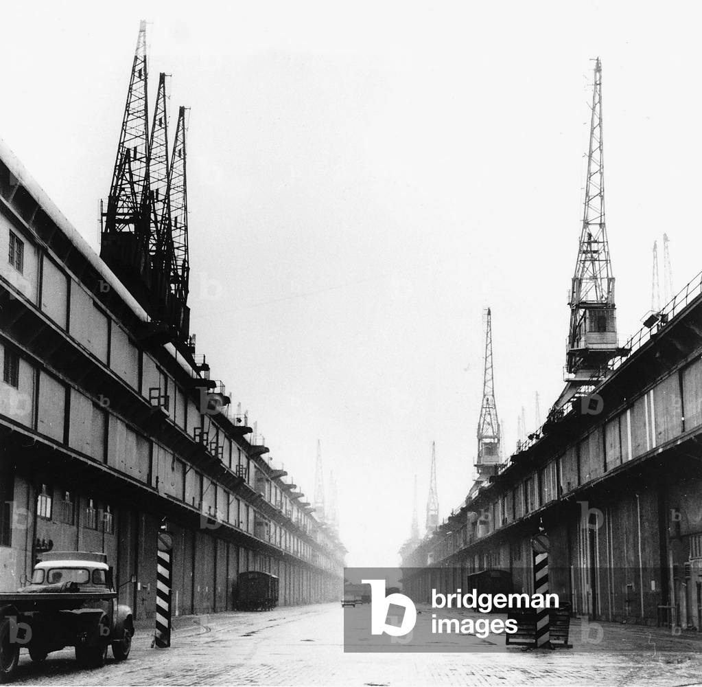 Liverpool Docks on New Year's Day, 1st January 1968 (b/w photo)
