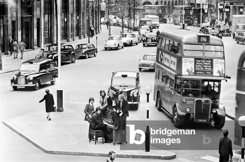 Manfred Mann seen here performing for the last time in public in central London. 5th June 1969 (b/w photo)