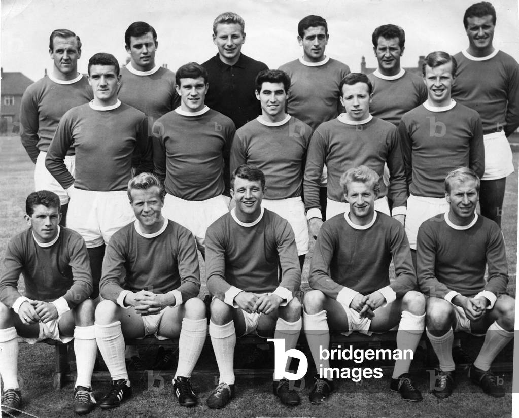 Manchester United pose for a team group during the 1962/1963 seasonLeft to Right - Back Row - Setters,Nicholson, Gaskell, Brennan, Pearson, Cantwell. Middle Row - Foulkes, McMillan, Dunne, Stiles, ?. Front Row - Giles, Quixall, Herd, Law, Charlton - (photo)