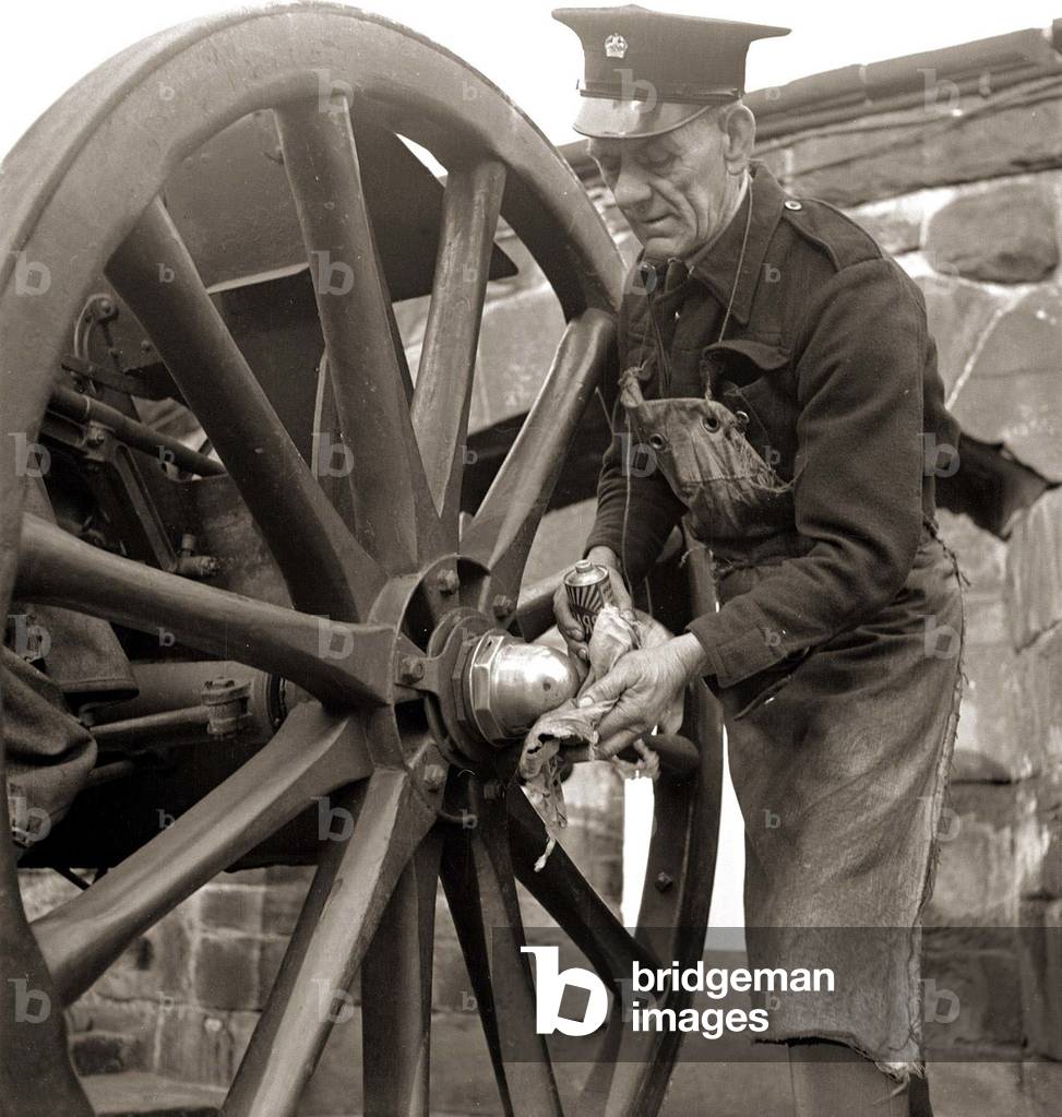 The Gunner getting the gun ready for firing, which is fired automatically by a nearby electric clock precisely at 1pm everyday at the royal scottish Observatory on Blackford Hill Overlooking Edinburgh, c. 1945 (b/w photo)