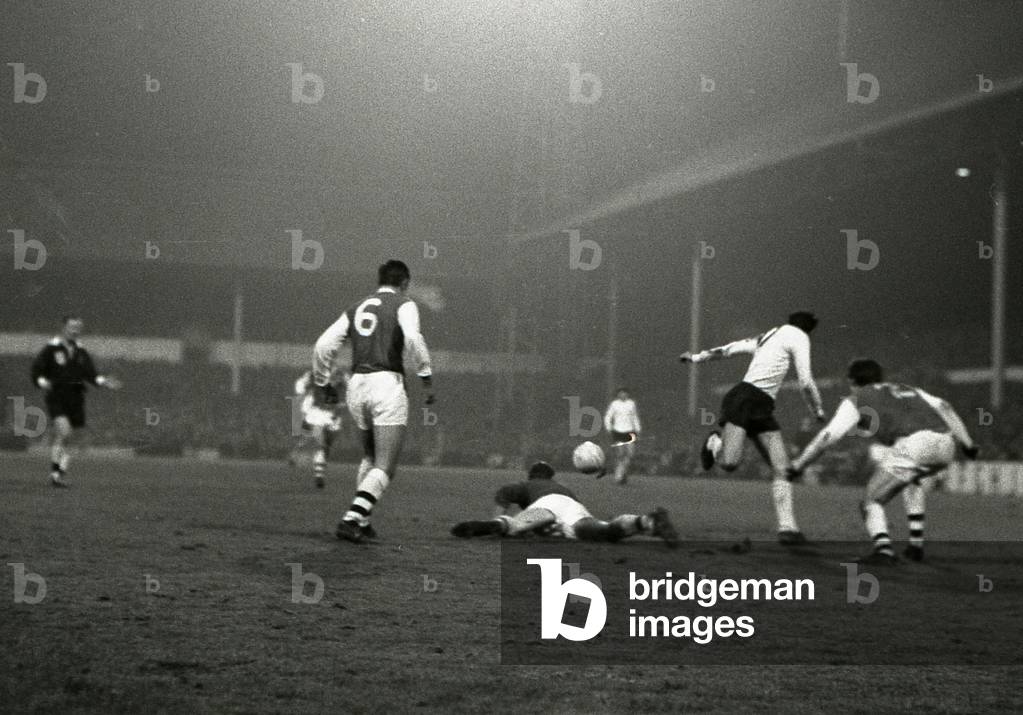 English League Cup Semi Final Second Leg match at White Hart Lane. Tottenham Hostpur 1 v Arsenal 1. Action during the matchDecember 1968 DM Y10781-10c (photo)