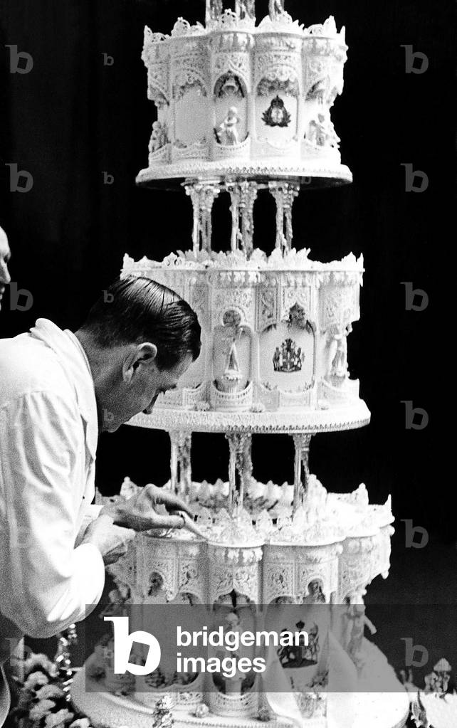 Wedding cake made by Mr Schul for Princess Elizabeth and Prince Philip, 1947 (b/w photo)