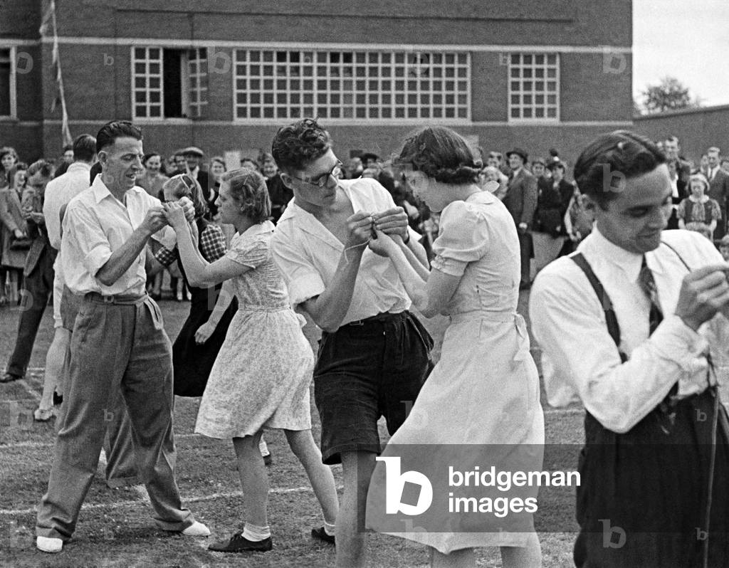 Munition workers sports: The needle threading competition proved the men experts during the annual spoers day at a munitions factory. September 1942 P012234
