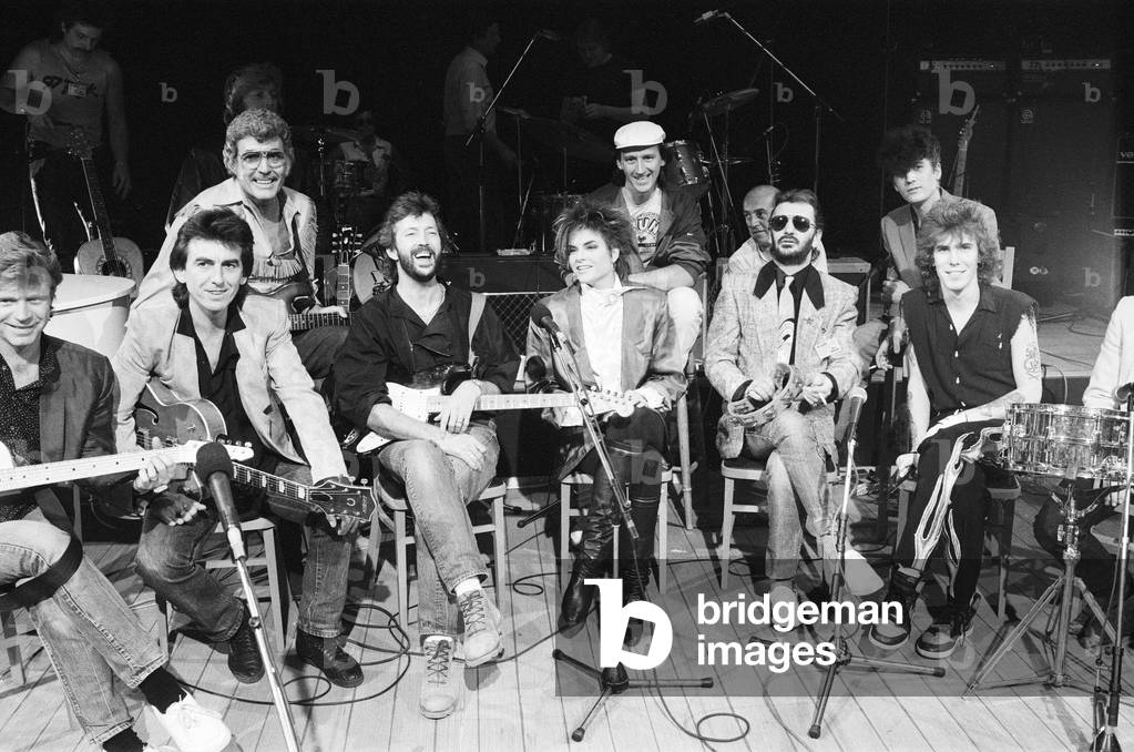 Carl Perkins assembled himself a super backing group at Channel 4's Limehouse Studios for a television programme 'Blue Suede Shoes'. Left to right: Dave Edmunds, George Harrison, Carl Perkins, Eric Clapton, Rosanne Cash, Ringo Starr, Slim Jim Phantom. 21st October 1985 (b/w photo)
