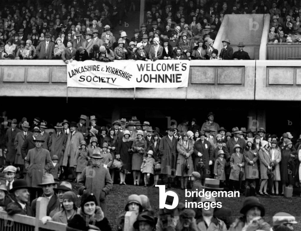 Lancashire and Yorkshire Society welcome aviator Amy Johnson to Melbourne, Australia at the Moonee Valey Rececourse on 16th June 1930