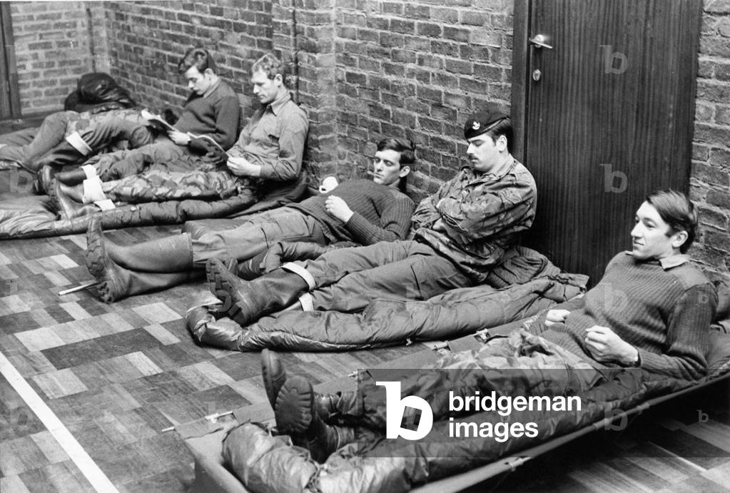 Army personnel take over the duties of the firefighter during the firemen's strike, 1977 (b/w photo)