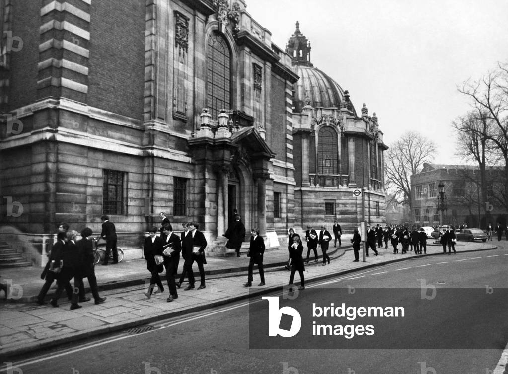 Pupils of Eton school changing class during the morning break around 11:00. The majority of pupils in this picture are senior boys, with their masters. 
February 1973