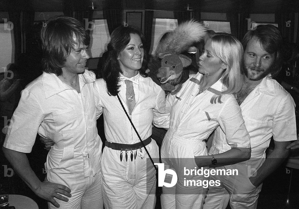 Basil Brush and pop group ABBA November 1976, Bjorn Ulvaeus, Agnetha Falstog, Fride Lyngstad,and Benny Anderson on the banks of the River Thames to promote their new album arrival
