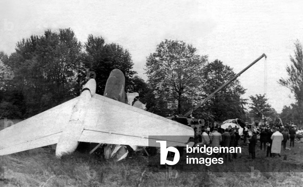 A BEA Hawker Siddeley Trident airliner, operating as a British European Airways (BEA) scheduled commercial passenger flight from London Heathrow Airport to Brussels, crashed near the town of Staines on Sunday, 18 June 1972, less than three minutes after take-off. All 118 persons on board were killed. The accident became known as the Staines disaster, and was the worst air disaster in Britain until the Pan Am bombing over Lockerbie, Scotland in 1988, 18/06/1972 (b/w photo)