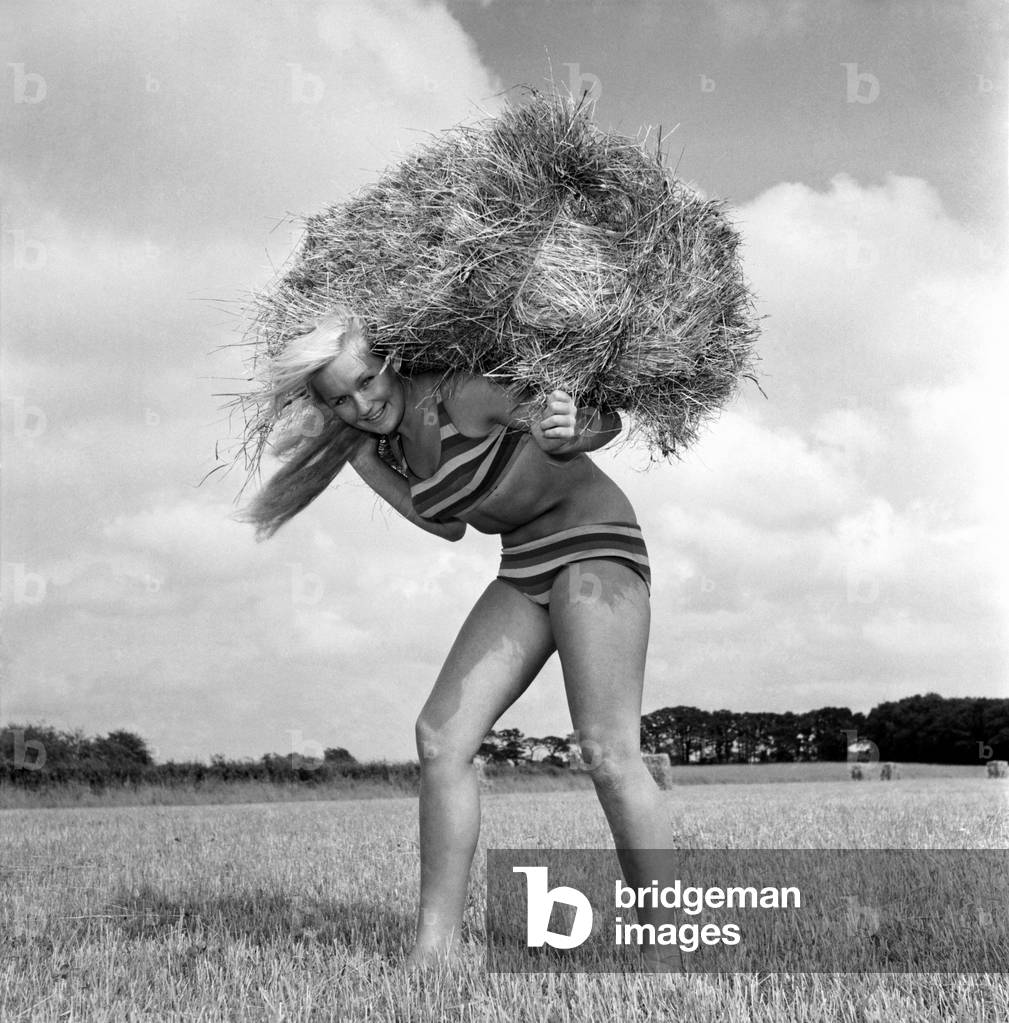 Model Maja Hafernik working on the farm, 1965 (b/w photo)