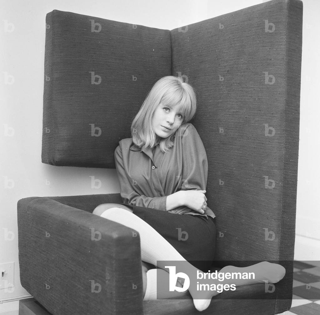 Marianne Faithfull photoshoot at her flat. 31st October 1964 (b/w photo)