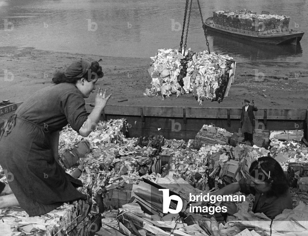 Waste paper salvage girls at work on the side of the River Thames. 
October 1941