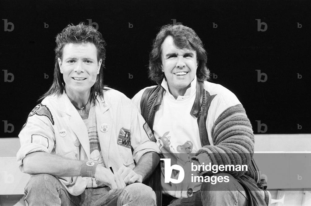 Cliff Richard and the cast of the musical 'Time' attend a photocall held at the Dominion Theatre. 25th March 1986 (b/w photo)