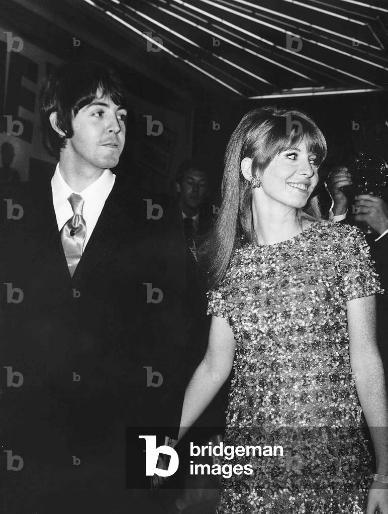 Jane Asher tv presenter and actress with Paul McCartney at the premiere of How I Won The War which stars Beatles singer John Lennon at Piccadilly Circus.18 October 1967.