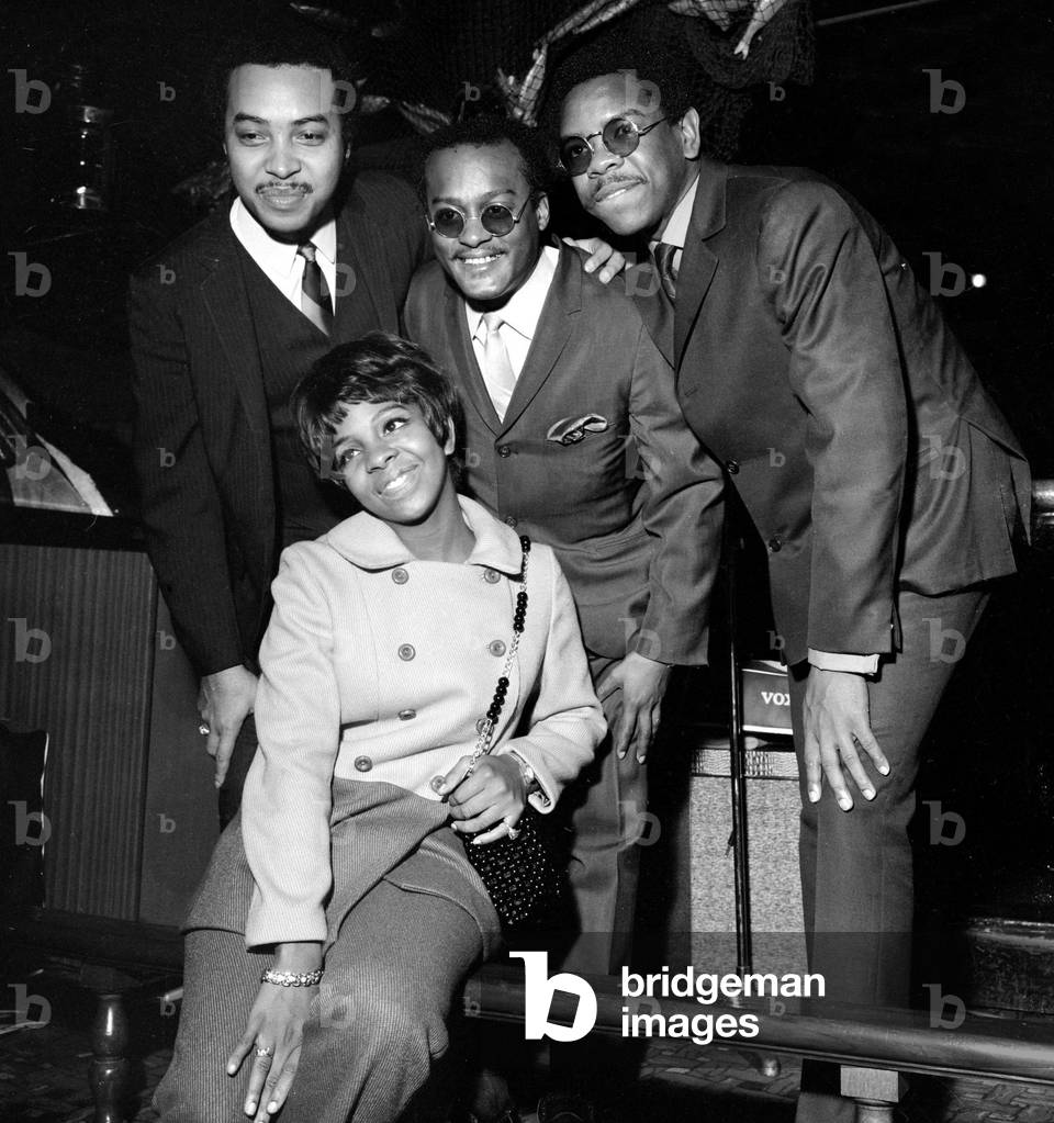 Singer Gladys Knight and the Pips pose for a picture at the Beachcomber Mayfair Hotel. Left to right are: William, Edward and Merald with Gladys
30th November 1967