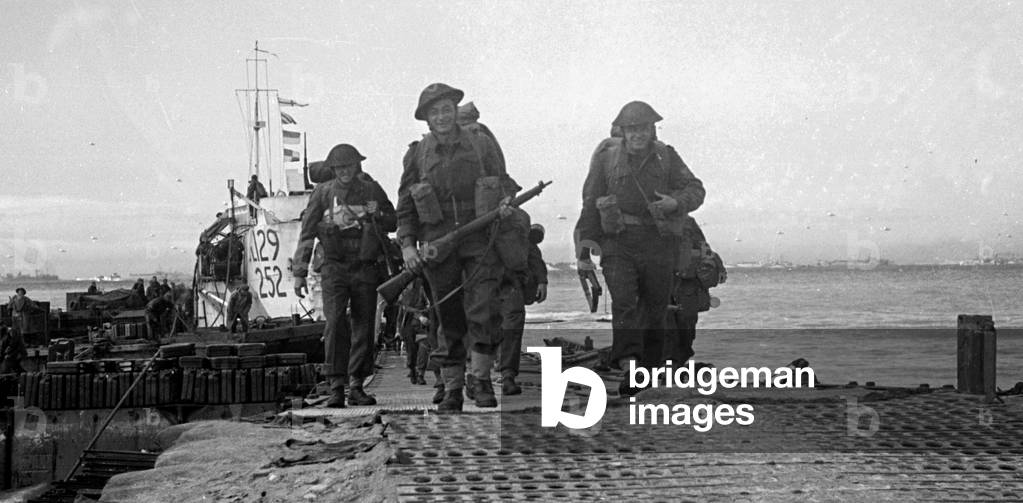 British re enforcement land on Gold beach for the big push into the Normandy town of Caen, June 16th 1944 (b/w photo)