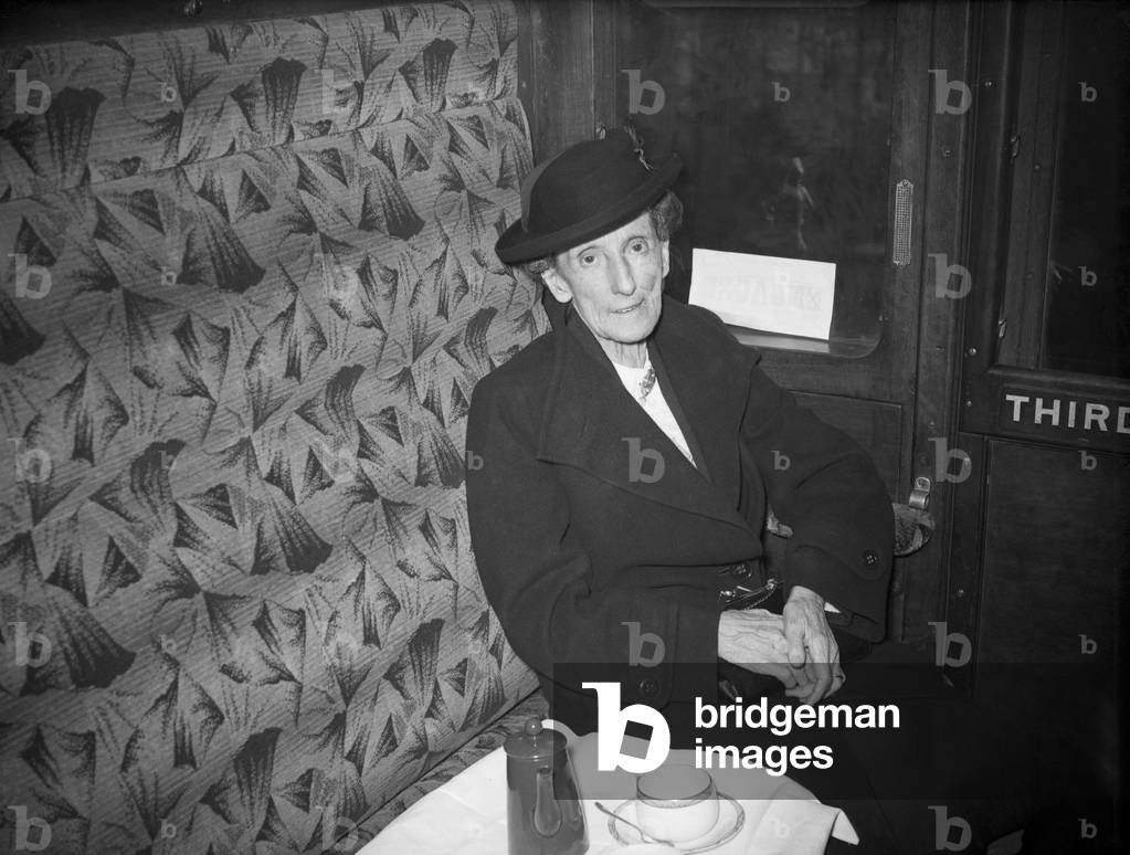 Series of images for Daily Herald Feature flight to Australia, 26th June 1938 (b/w photo)